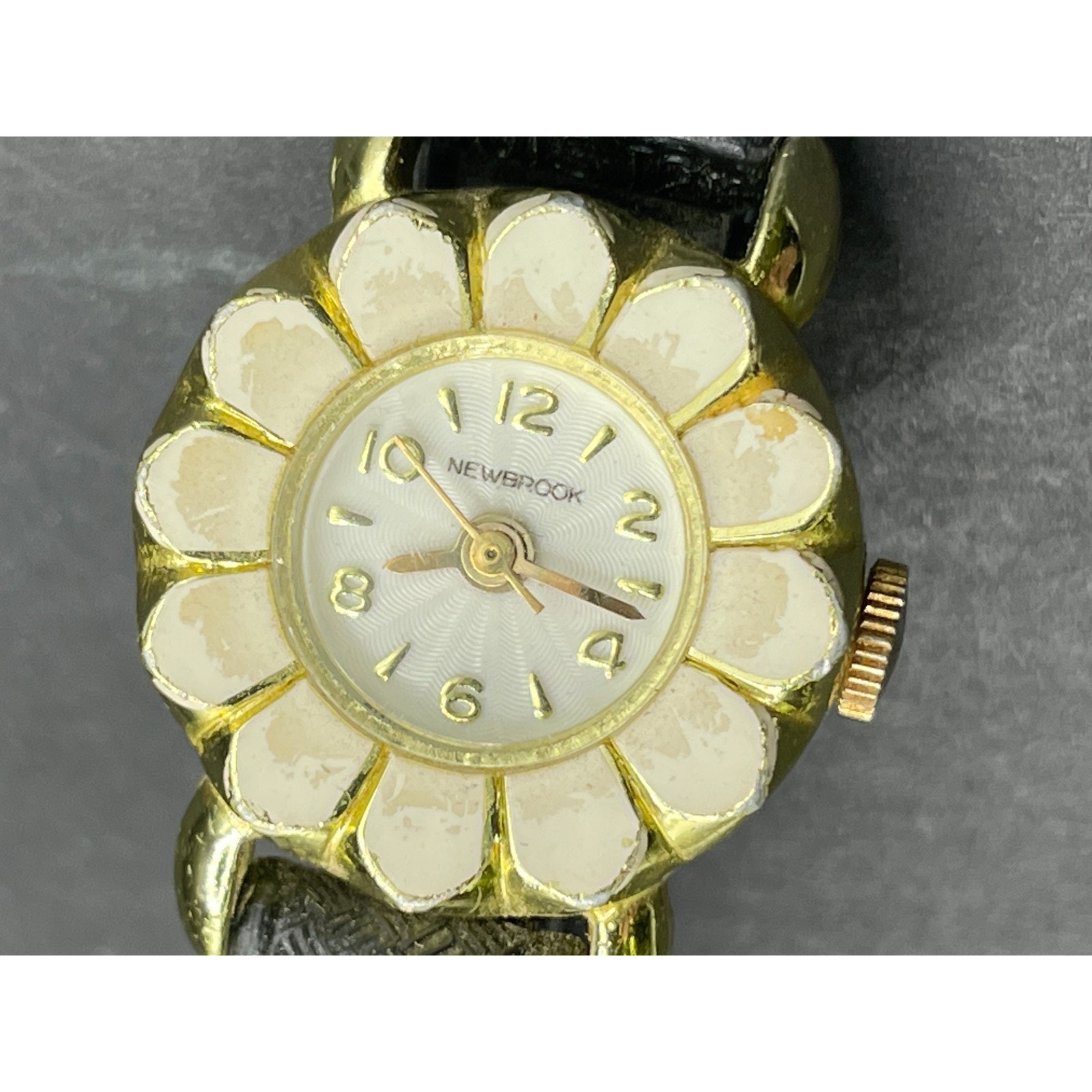Vintage Newbrook Ladies Mechanical Flower Shaped White Enamel Gold Bezel Watch
